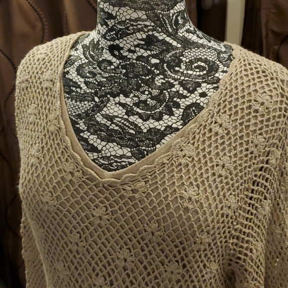 Croft & Barrow tan knit sweater, size M - Picture 2 of 4